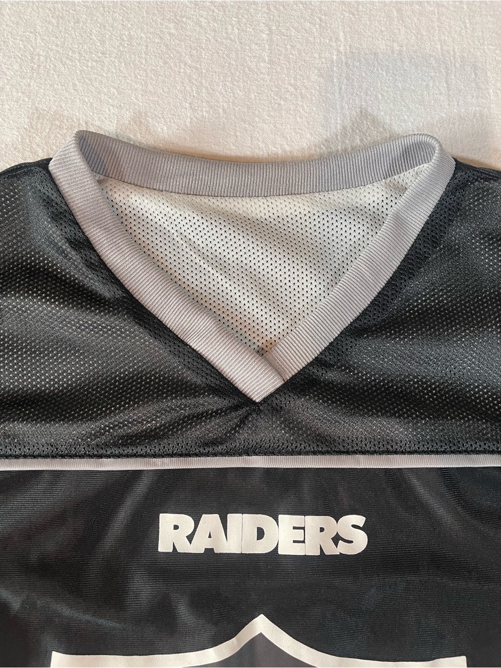 NFL Raiders Flag Football Reversible Jersey Kids Silver & Black Top - Picture 7 of 12